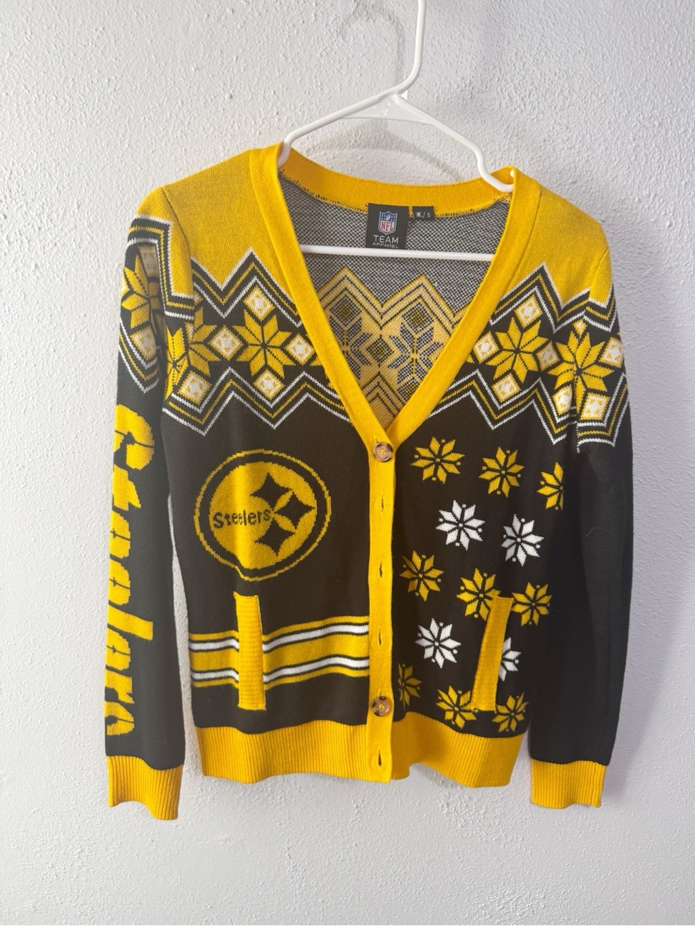 NFL Steelers Black and Yellow V-Neck Cardigan Sweater women’s small